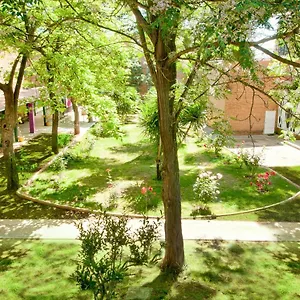 Lantana Garden 2*, Pilas Spain